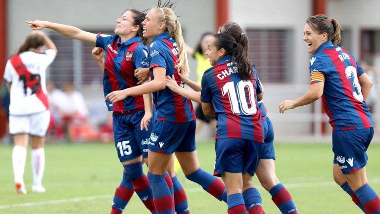Levante festeja gol de Ivana frente a Rayo Vallecano