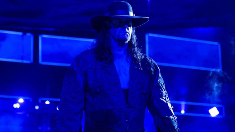 Undertaker hace su aparición en Monday Night RAW