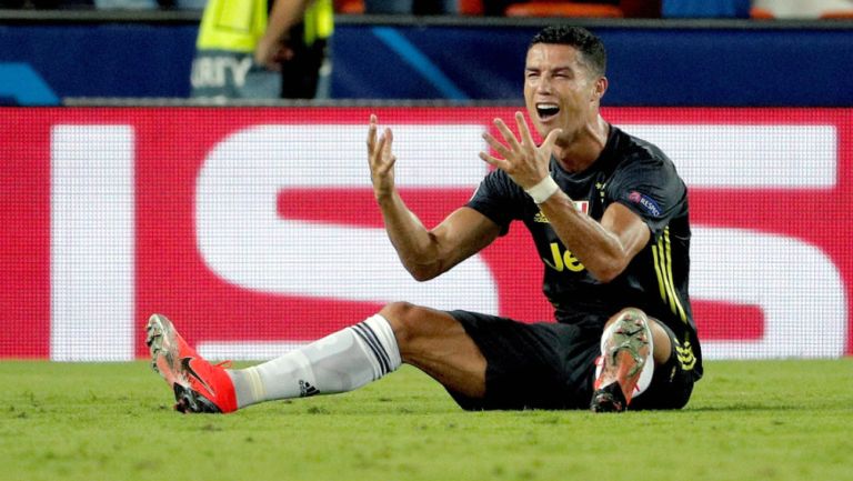 Cristiano Ronaldo en lamento durante el duelo ante Valencia 