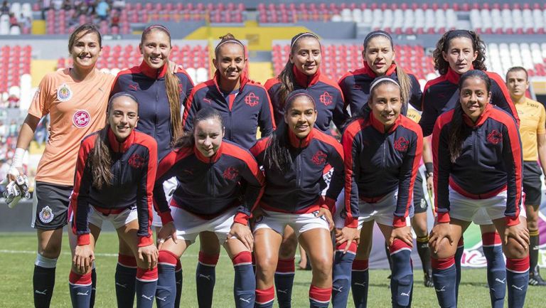 Foto oficial de Chivas en un juego de Liga MX Femenil
