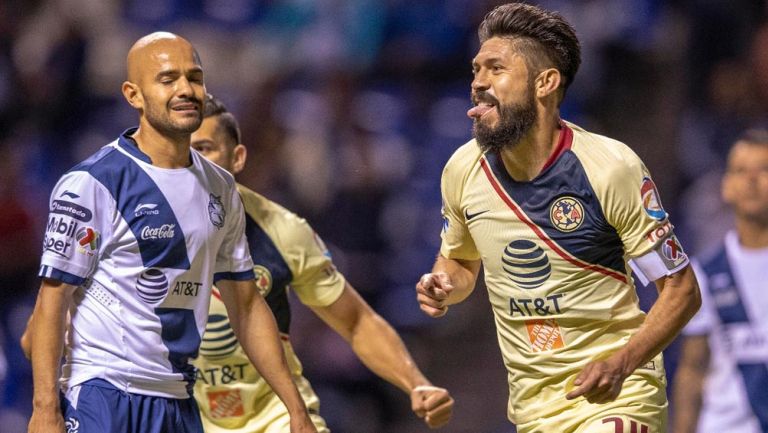 Oribe Peralta festeja gol contra Puebla