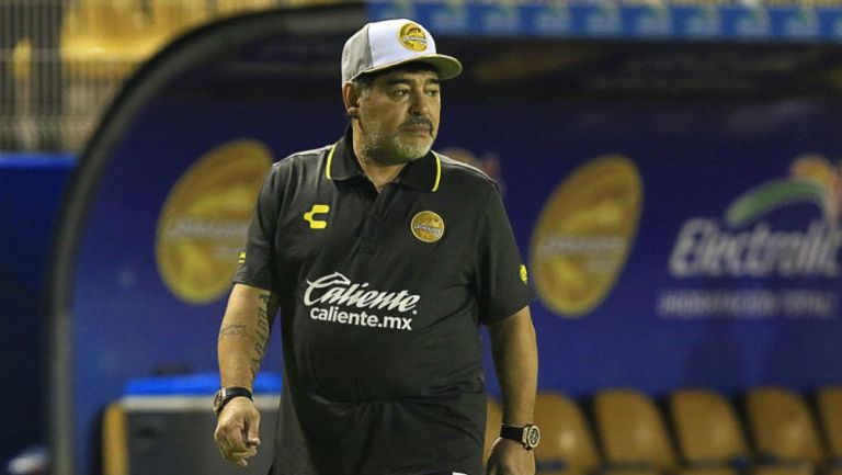 Maradona, en su debut como DT de Dorados de Sinaloa