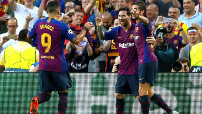 Jugadores del Barcelona celebran anotación en La Liga