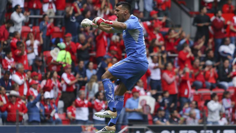 Luis García celebra anotación de Toluca en el Apertura 2018 