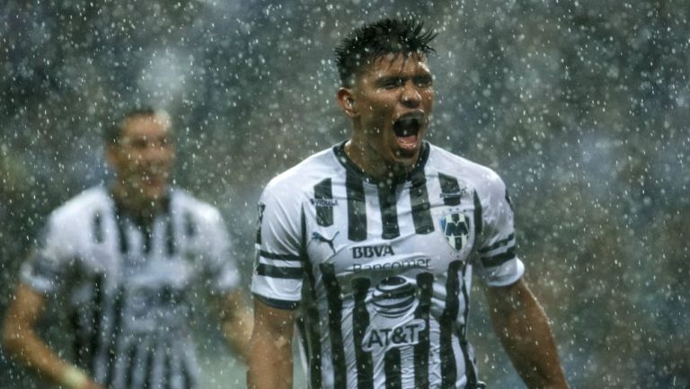 Jesús Gallardo festeja su gol en el partido vs Xolos