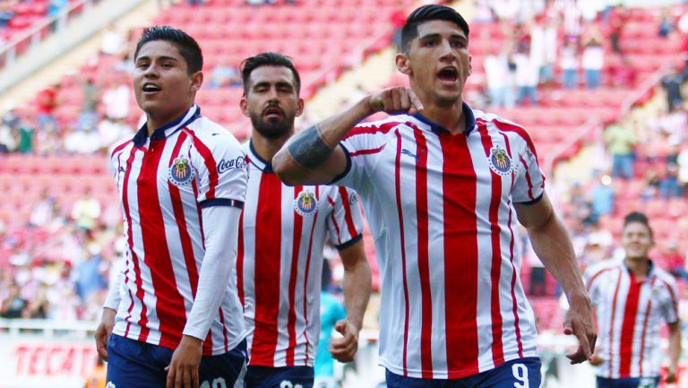 Javier López y Alan Pulido festeja gol frente a Querétaro