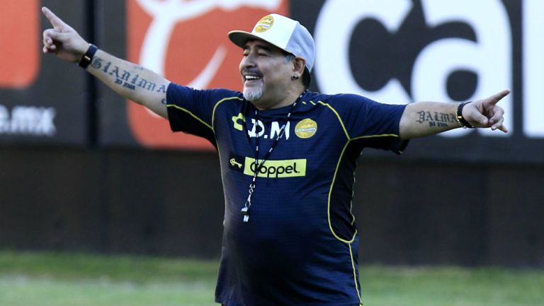 Maradona dirige su primer entrenamiento con Dorados