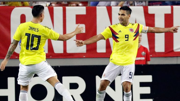 James Rodríguez y Falcao celebran uno de los goles