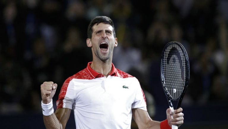 Djokovic  celebra con euforia victoria en el Masters de Shanghai 
