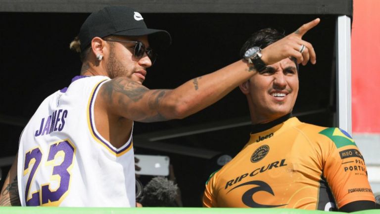 Neymar durante el Mundial de Surf en Peniche, Portugal