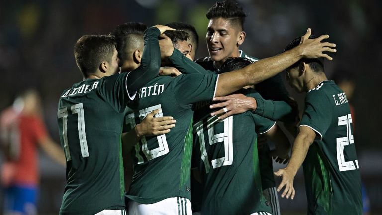 Selección Mexicana celebra una anotación ante Costa Rica