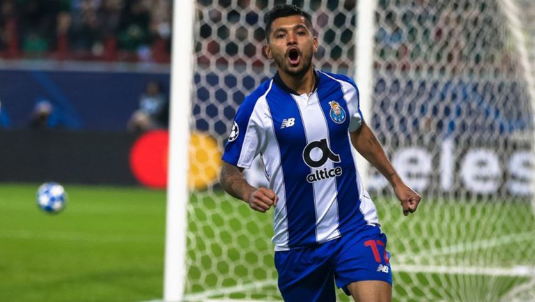 Jesús Corona celebra una anotación con el Porto en Champions
