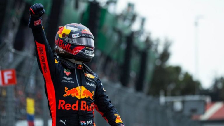 Verstappen festeja tras ganar el GP de México