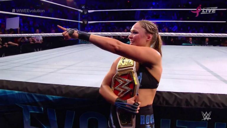 Rousey, celebra retener Campeonato Femenino de Raw