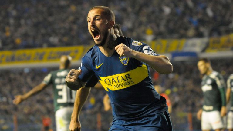 Darío Benedetto festeja un gol con Boca Juniors