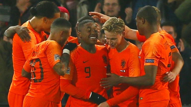 Jugadores de Holanda festejan gol vs Francia