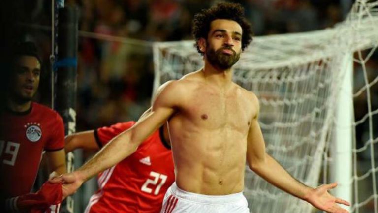 Mohamed Salah festeja el gol contra Túnez