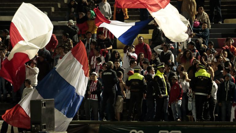 Afición de Chivas apoya a su equipo en el Estadio ‘Chivo’ Córdoba