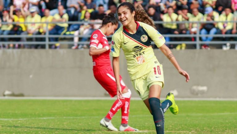 Daniela Espinosa festeja su gol contra Toluca