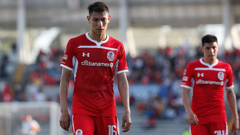 Adolfo Domínguez se lamenta tras el primer gol de Lobos