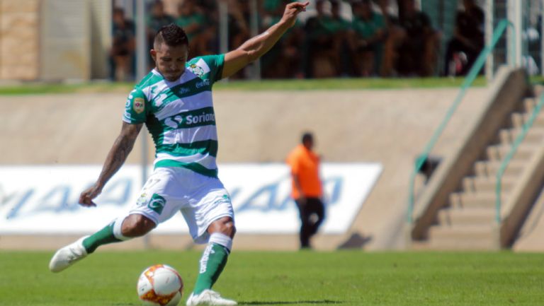 Javier Cortés durante un partido contra Veracruz