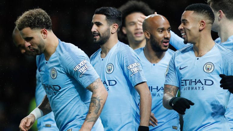 Jugadores del Manchester City celebran gol contra Watford