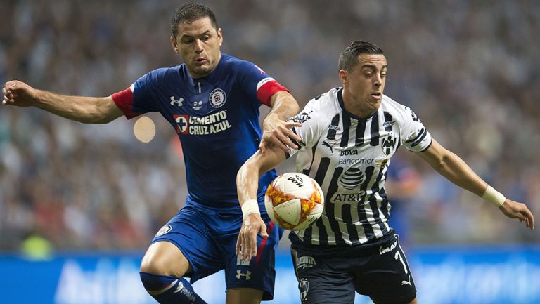 Pablo Aguilar y Funes Mori disputan el balón en la reciente Final de Copa MX