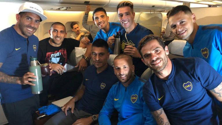 Jugadores de Boca, durante su llegada a Madrid 
