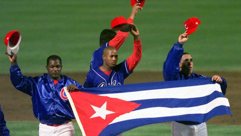 Jugadores de beisbol cubanos, agradecen a la afición que fue apoyarlos 