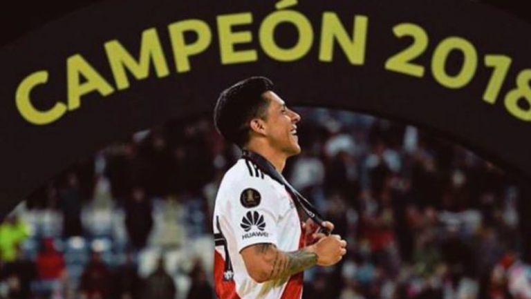 Enzo con su medalla de Campeón de la Copa Libertadores 