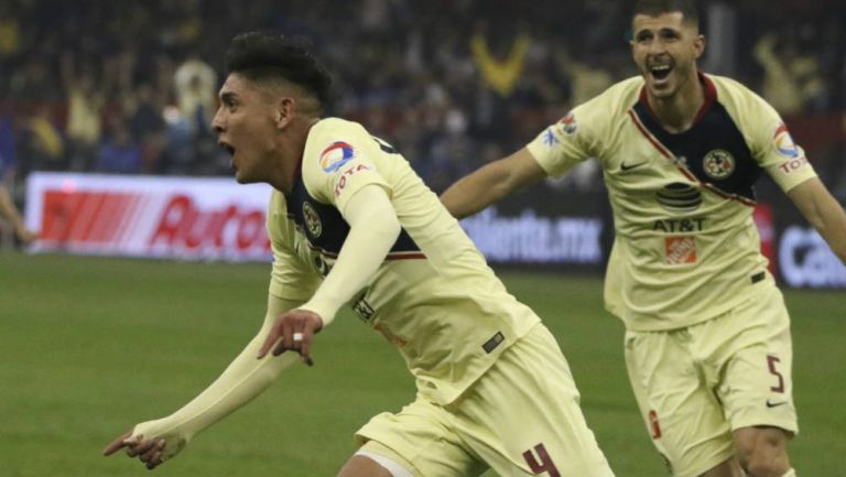Edson Álvarez y Guido Rodríguez festejan un gol en la Final