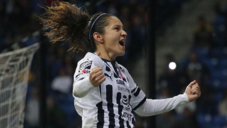  Mónica Monsiváis festeja gol con Rayadas