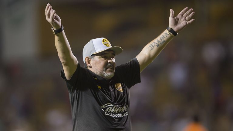 Maradona, en un juego al frente de Dorados