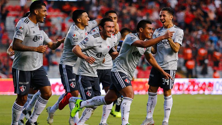 Jugadores de Atlas festejando un gol ante Querétaro 