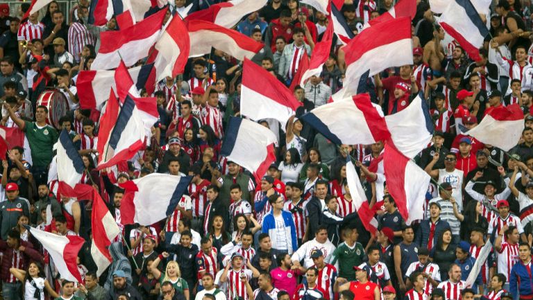 Afición de las Chivas durante su debut en el Clausura 2019