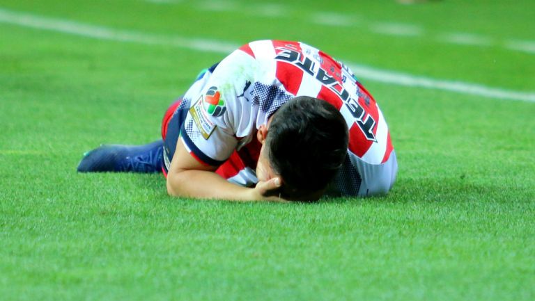 Michael Pérez, se lamenta por lesión en juego de Chivas