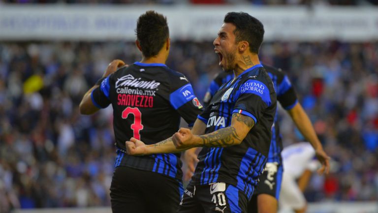 Edson Puch festeja gol en su paso por Querétaro