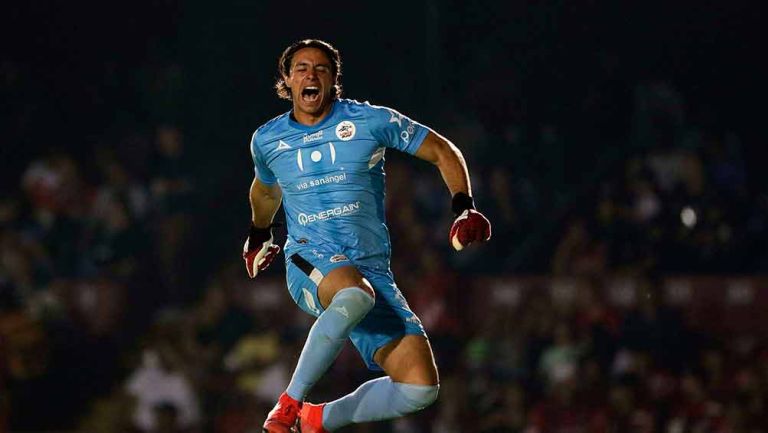 José Rodríguez festeja por el gol