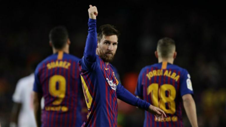 Lionel Messi festeja su gol 400 en La Liga