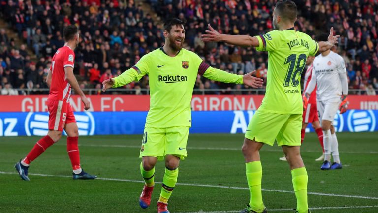 Messi celebra su anotación con Alba 