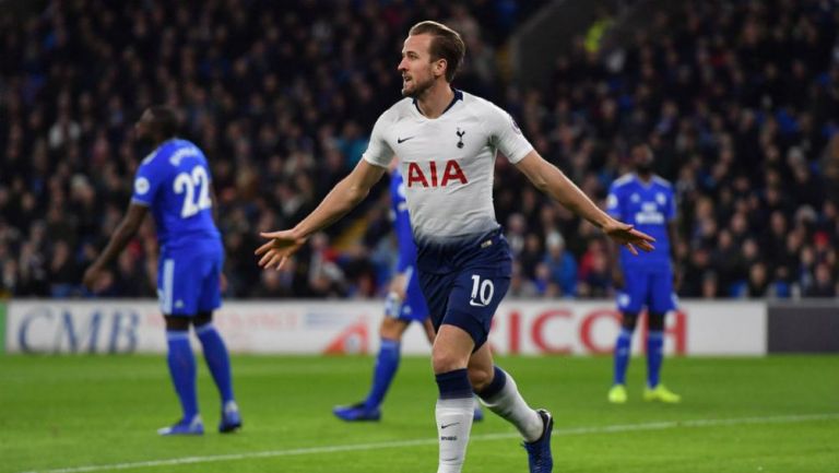 Harry Kane festeja gol con el Tottenham