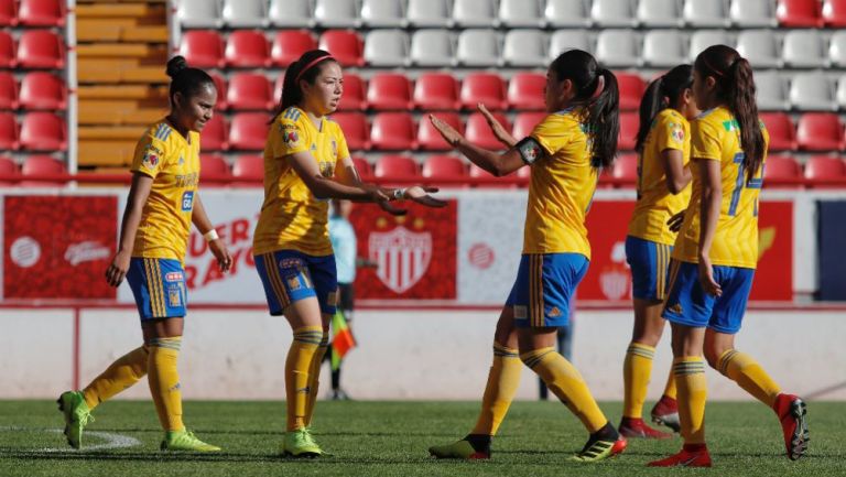 Tigres Femenil festeja gol contra Necaxa