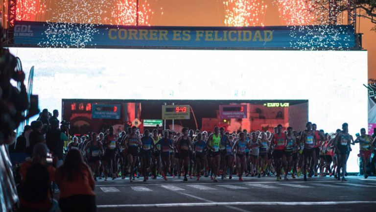 Momento de la salida en el Medio Maratón Electrolit de Guadalajara 