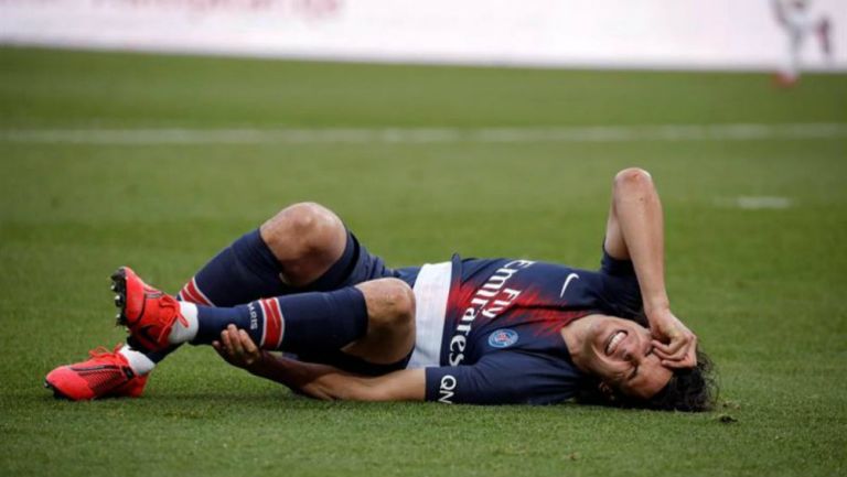 Cavani sufre lesión en el partido del PSG vs Bordeaux 