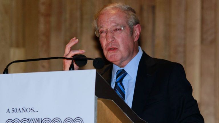 José Ramón Fernández durante la presentación de un libro