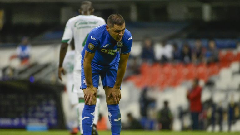Pablo Aguilar se lamenta durante juego de Cruz Azul
