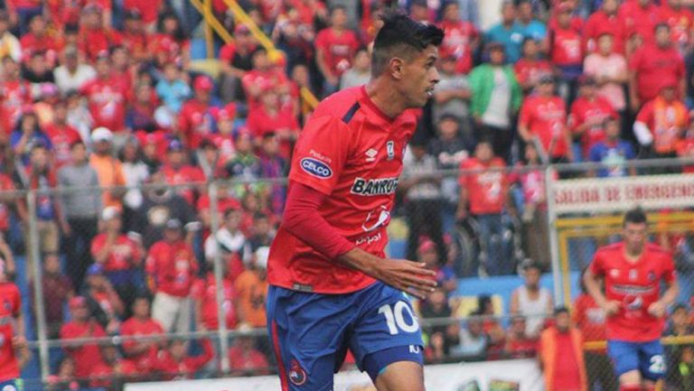 Arce disputa un duelo en la Liga de Guatemala 