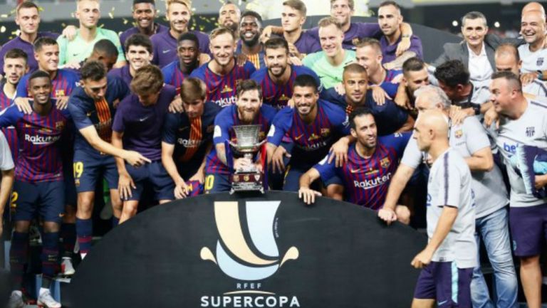 Barcelona celebra tras ganar la Supercopa de España 2018