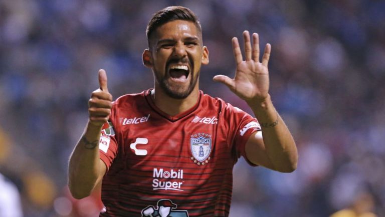 Franco Jara festeja un gol con el Pachuca