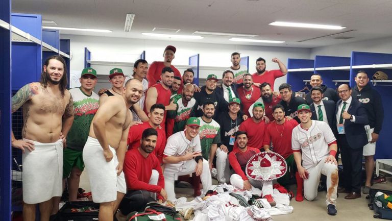 Equipo mexicano de beisbol, tras ganar juego contra Japón